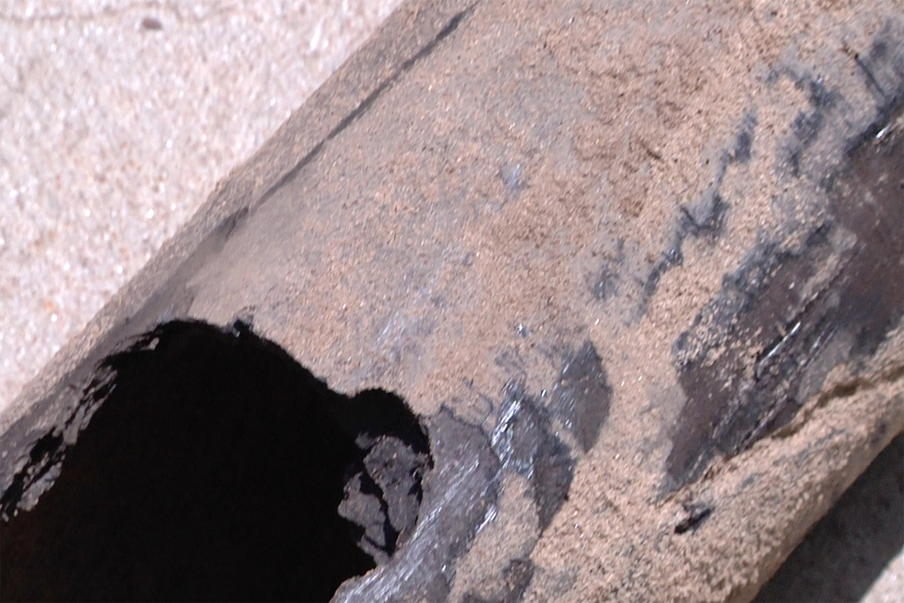 Repairing a sewer pipe: Bursting vs. Relining